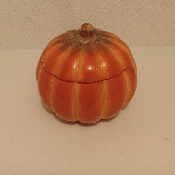Ceramic Pumpkin jar for all seasons - Picture 9 of 12